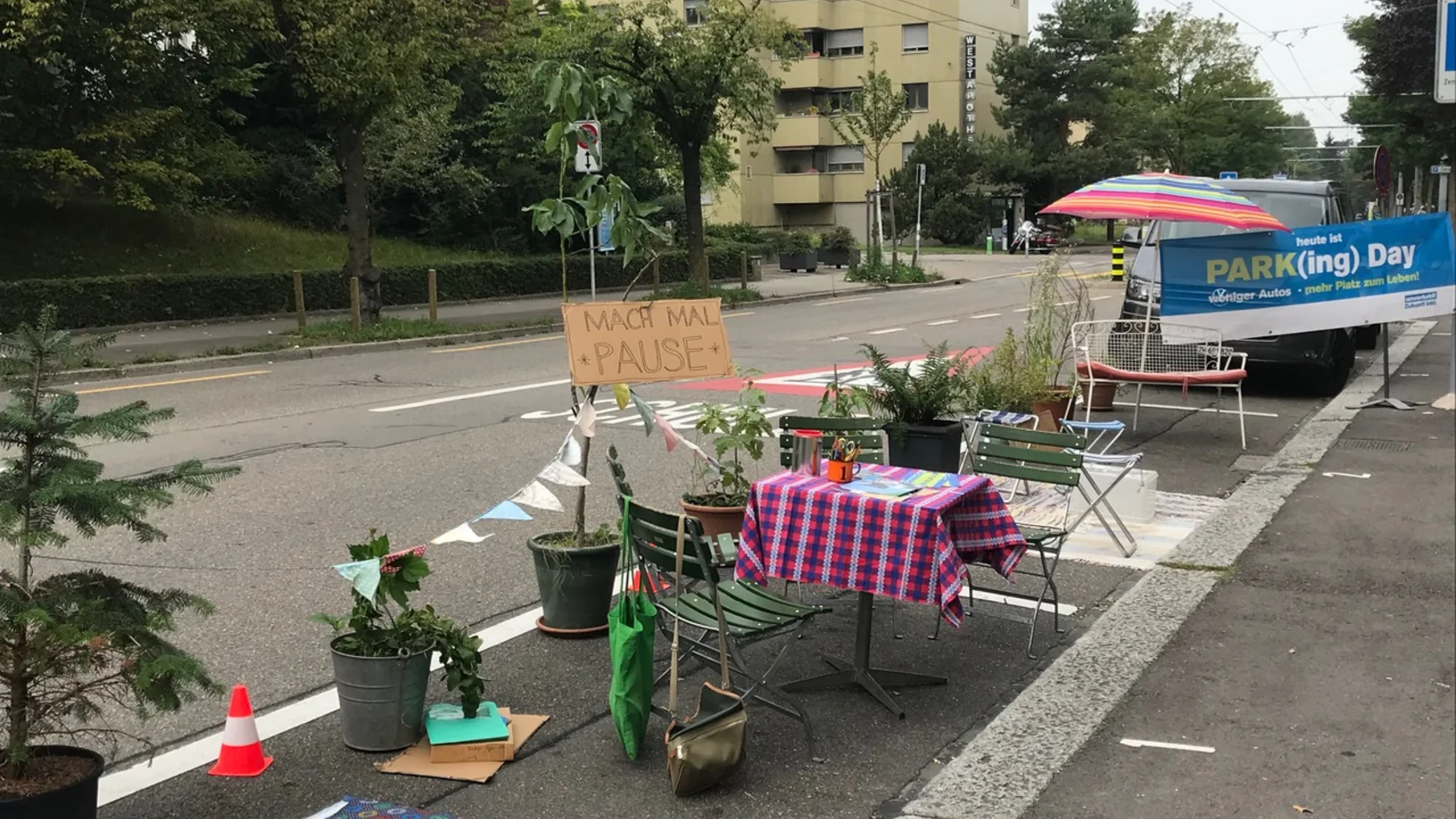 Es ist angerichtet an der Schweighofstrasse - von Christian am PARK(ing) Day 2020