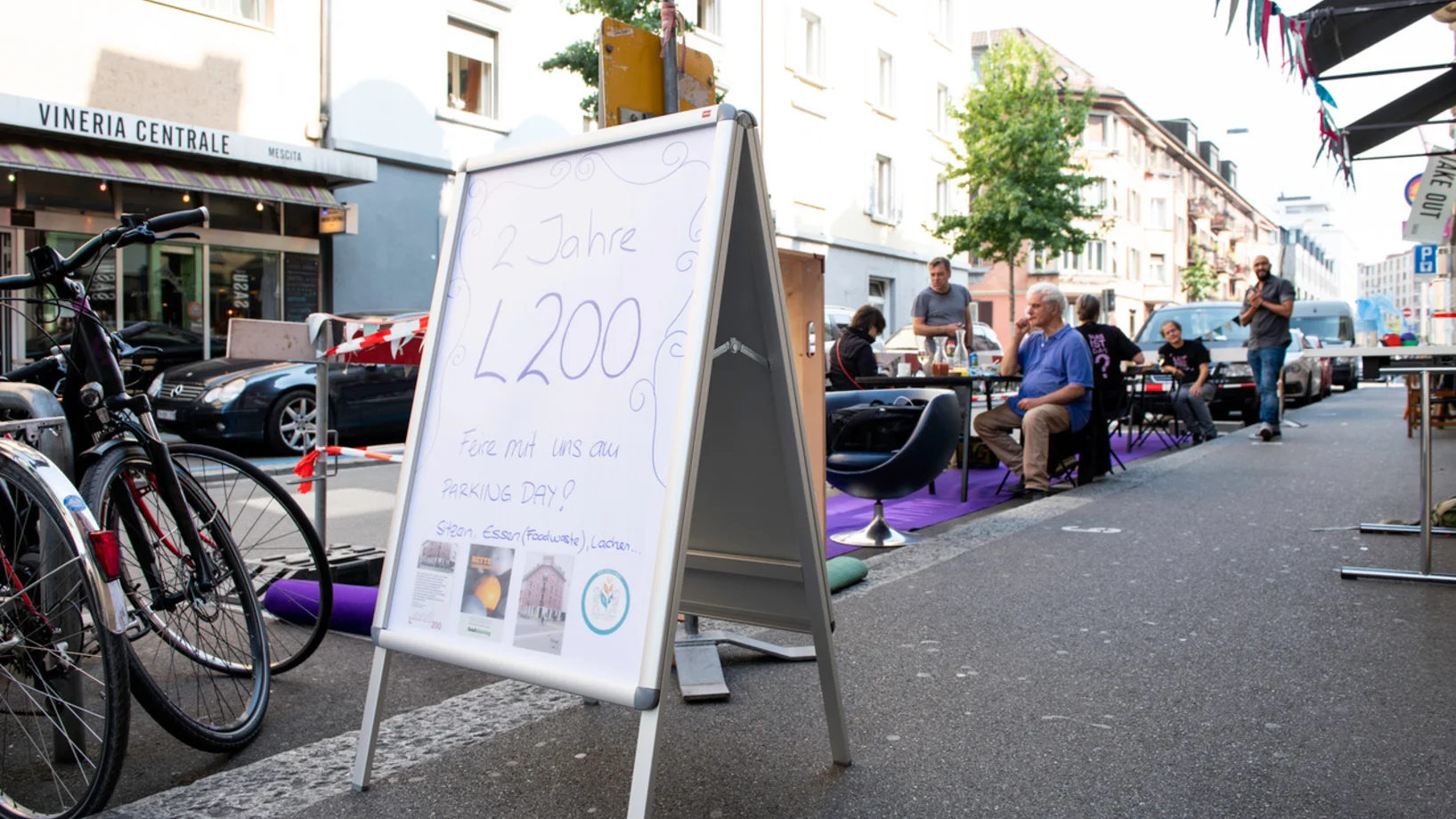 Urban Waste - Parkplätze sind Platzverschwendung, Präsentation verschiedener Ideen zum Thema Begegnung und Vernetzung im städtis