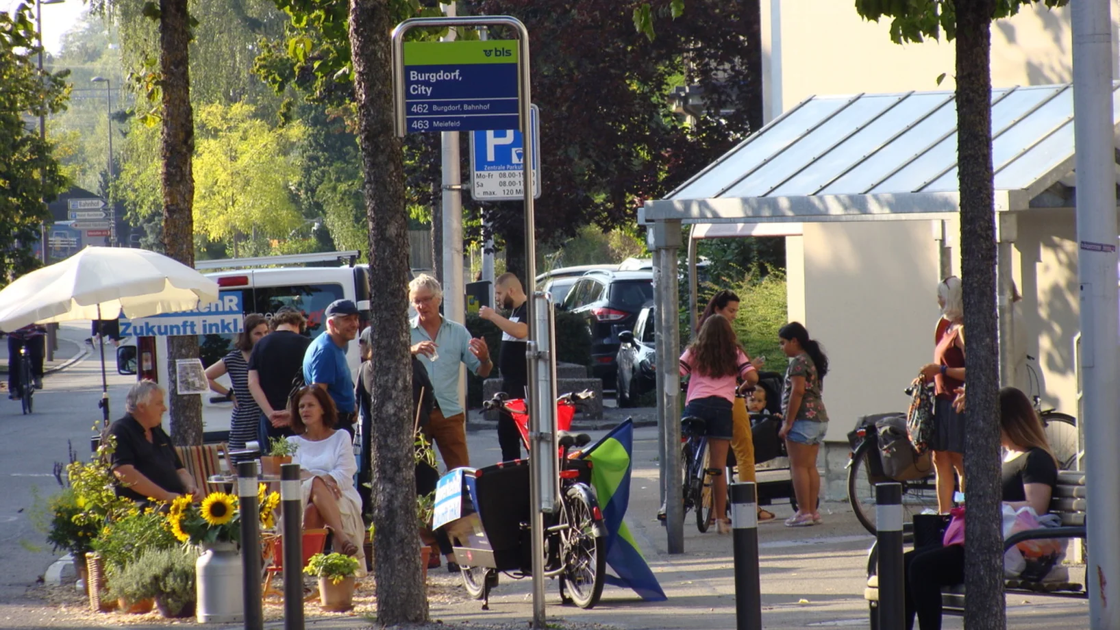 Kontakte knüpfen, Trickvelofahren, diskutieren und Wettbewerb gewinnen mit Klaus von Pro Velo Emmental am PARK(ing) Day in Burgdorf