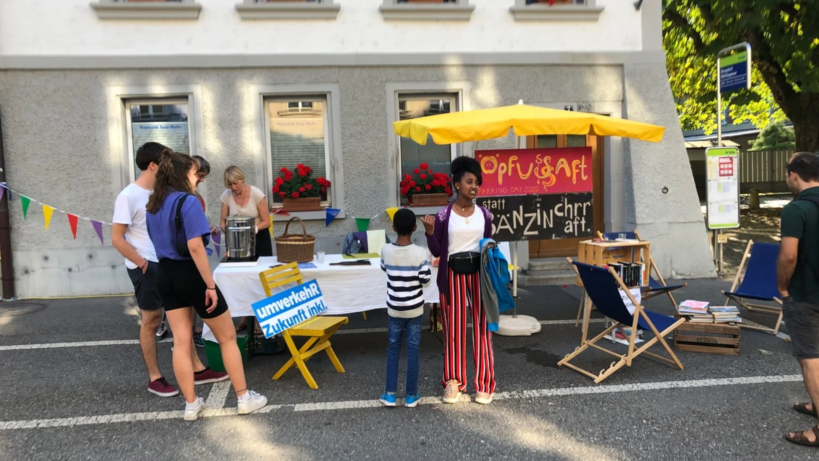 Öpfusaft statt Bänzinchraft mit Rut von den Grünen am PARK(ing) Day 2020 in Burgdorf