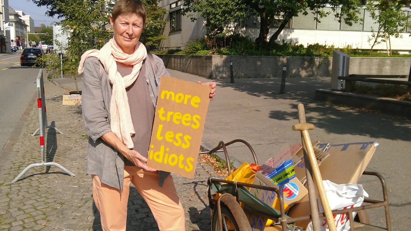 Bäume statt Parkplätze  mit Rémy von der Klimagruppe Uster am PARK(ing) Day 2020 in Uster