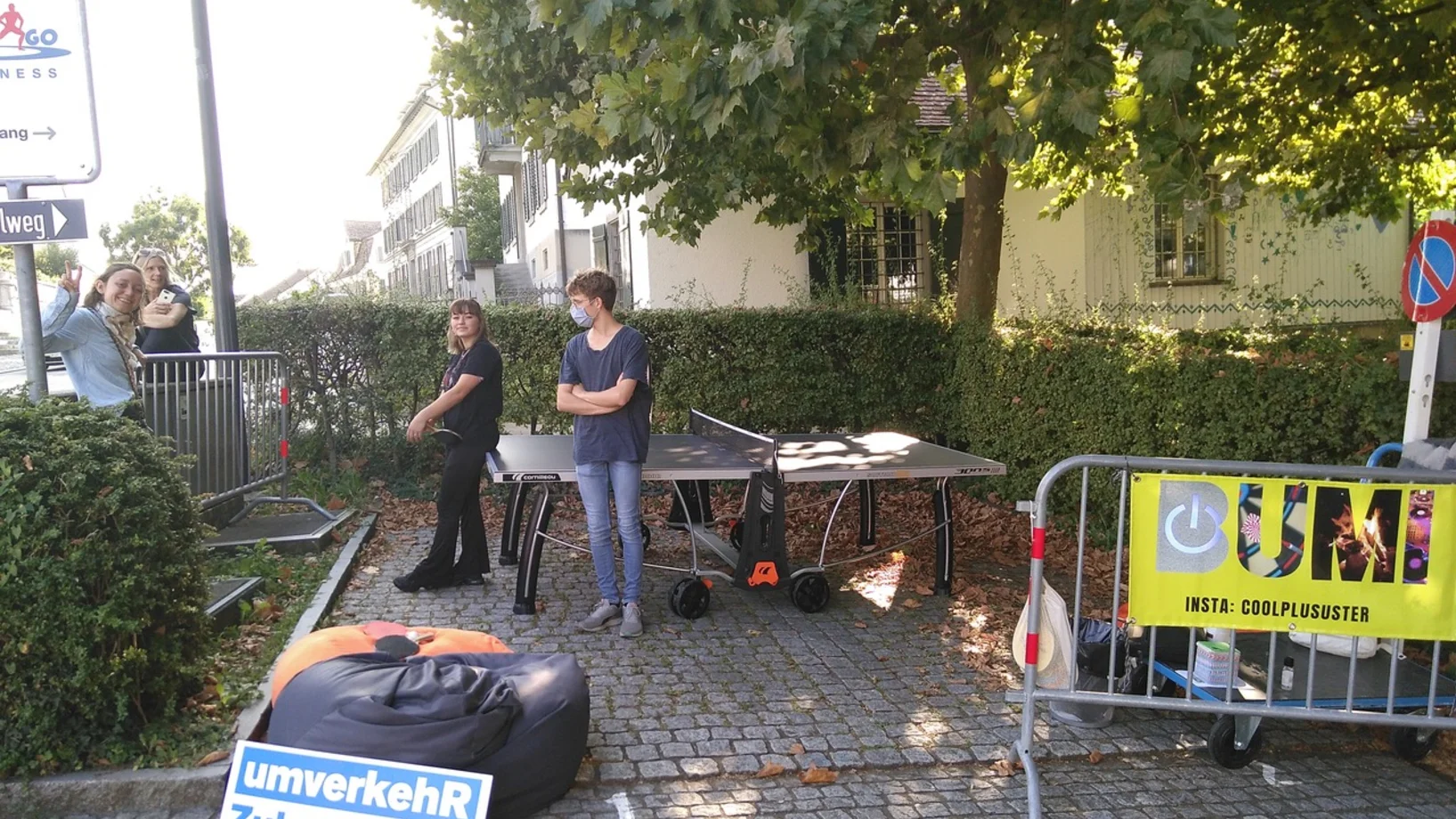 Töggeliturnier statt Parkplatz mit Antje von der Jugendarbeit der Reformierten Kirche am PARK(ing) Day 2020 in Uster