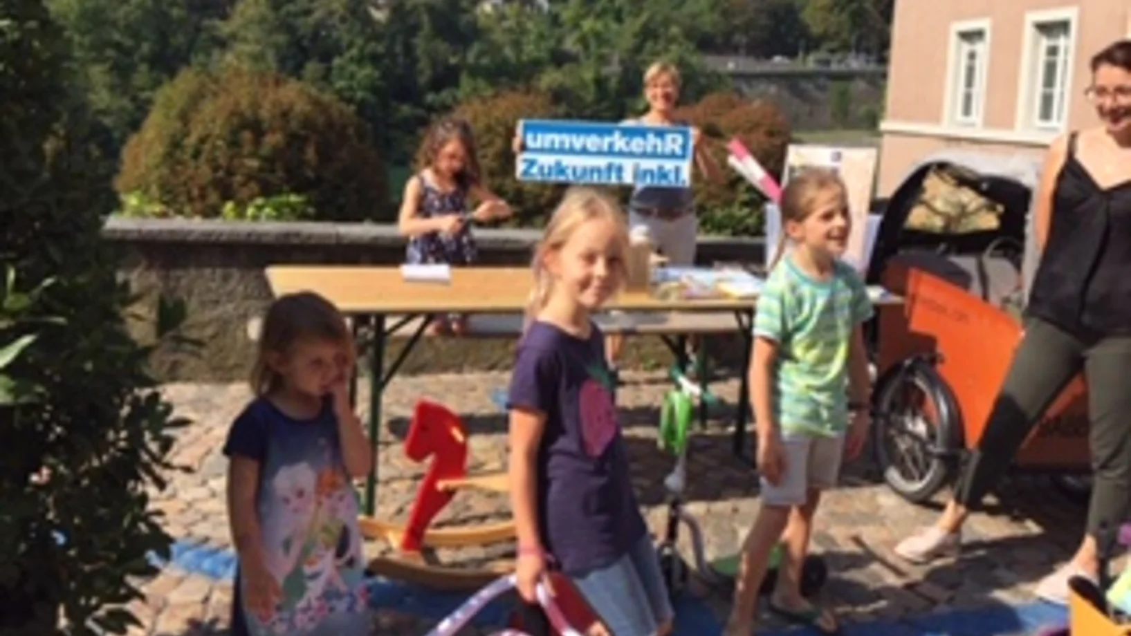 Keine Parkplätze in der Altstadt! Mit Kinderflohmarkt und einem Bücherflohmarkt von Veronika am PARK(ing) Day 2020 in Laufenburg