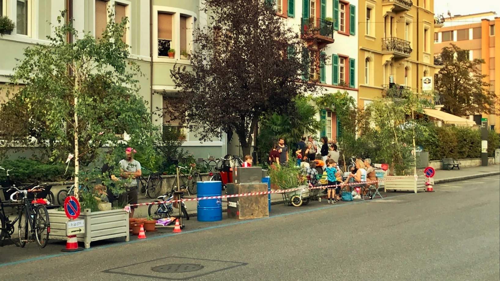  Platz Da statt Mazda! von Alexander und Freunden an der Hegenheimerstrasse am PARK(ing) Day 2020 in Basel
