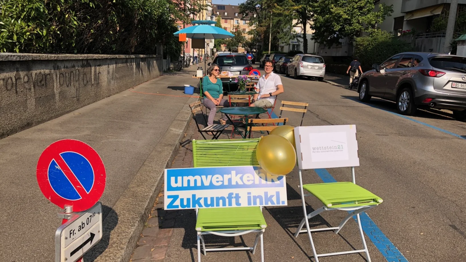 Kaffee und Gipfeli und Infos zu Aktionen im Quartier (wettstein21, Bücherschrank, Wettsteinmarkt etc.) von Norbert am PARK(ing) 