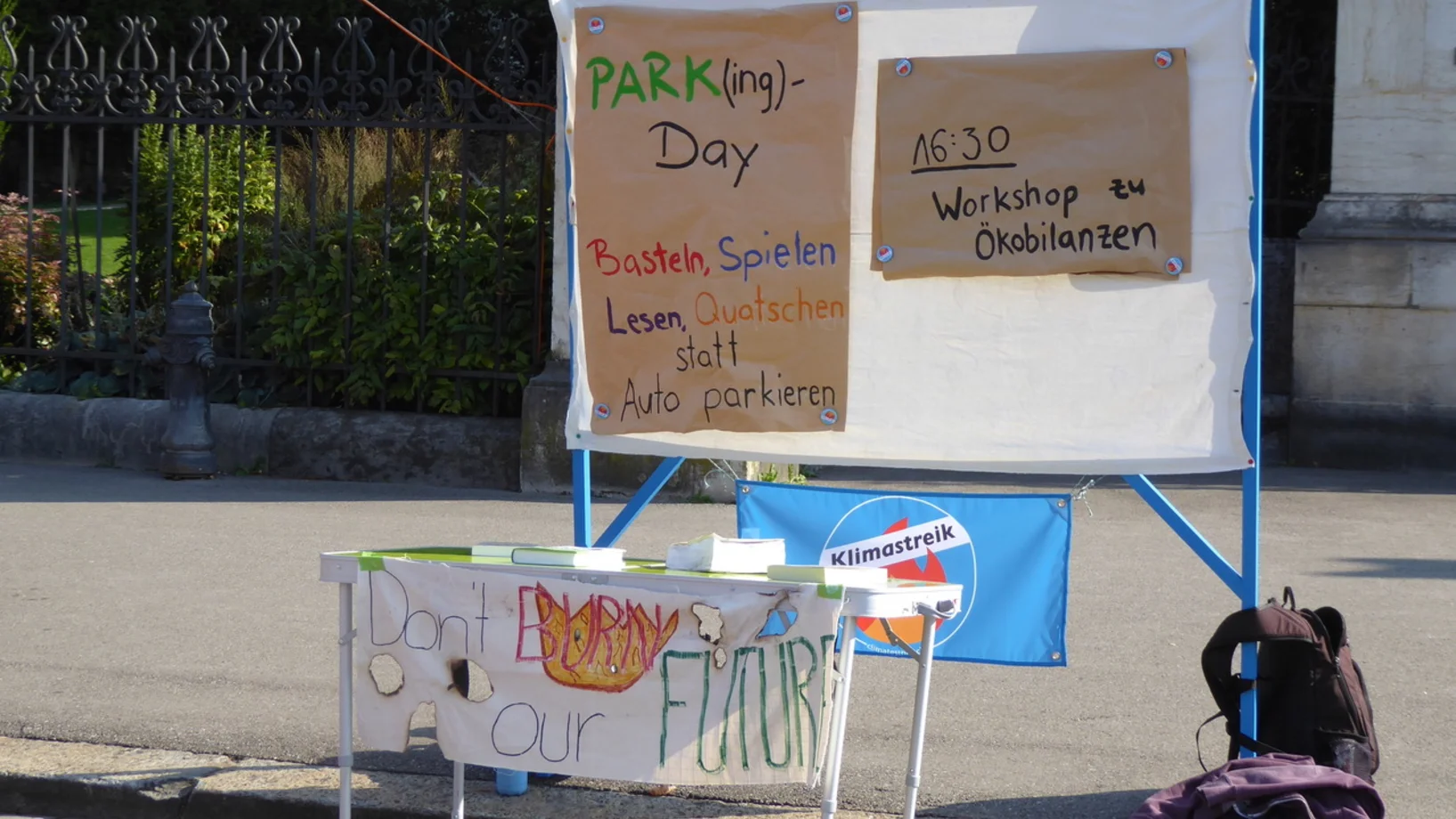 Gemeinsam spielen, lernen, basteln. Der Klimastreik setzt auf Kreativität statt Blechbüsen am PARK(ing) Day 2020 in Bern