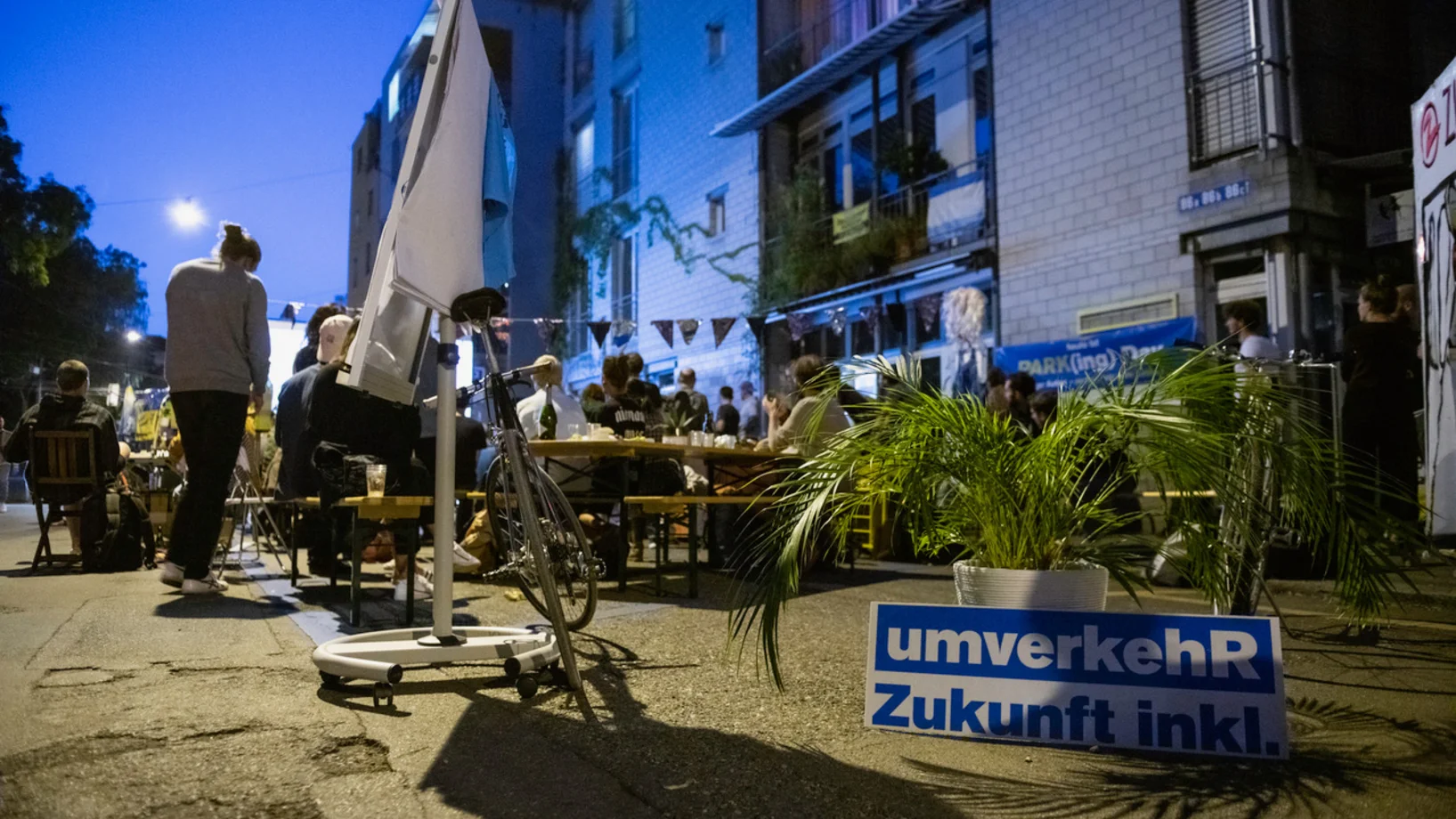 Velokino von Vélorution an der Hohlstrasse 86b am PARK(ing) Day 2020 in Zürich