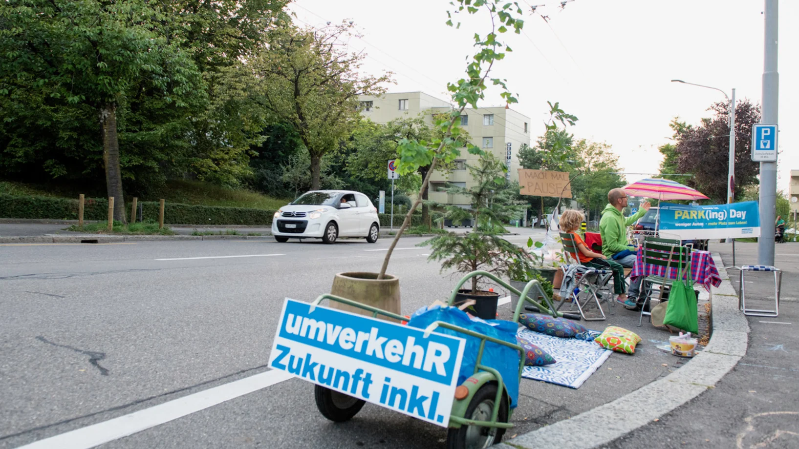 Lauschige grüne Oase der Begegnung von Nora an der Fellenbergstrasse am PARK(ing) Day 2020 in Zürich