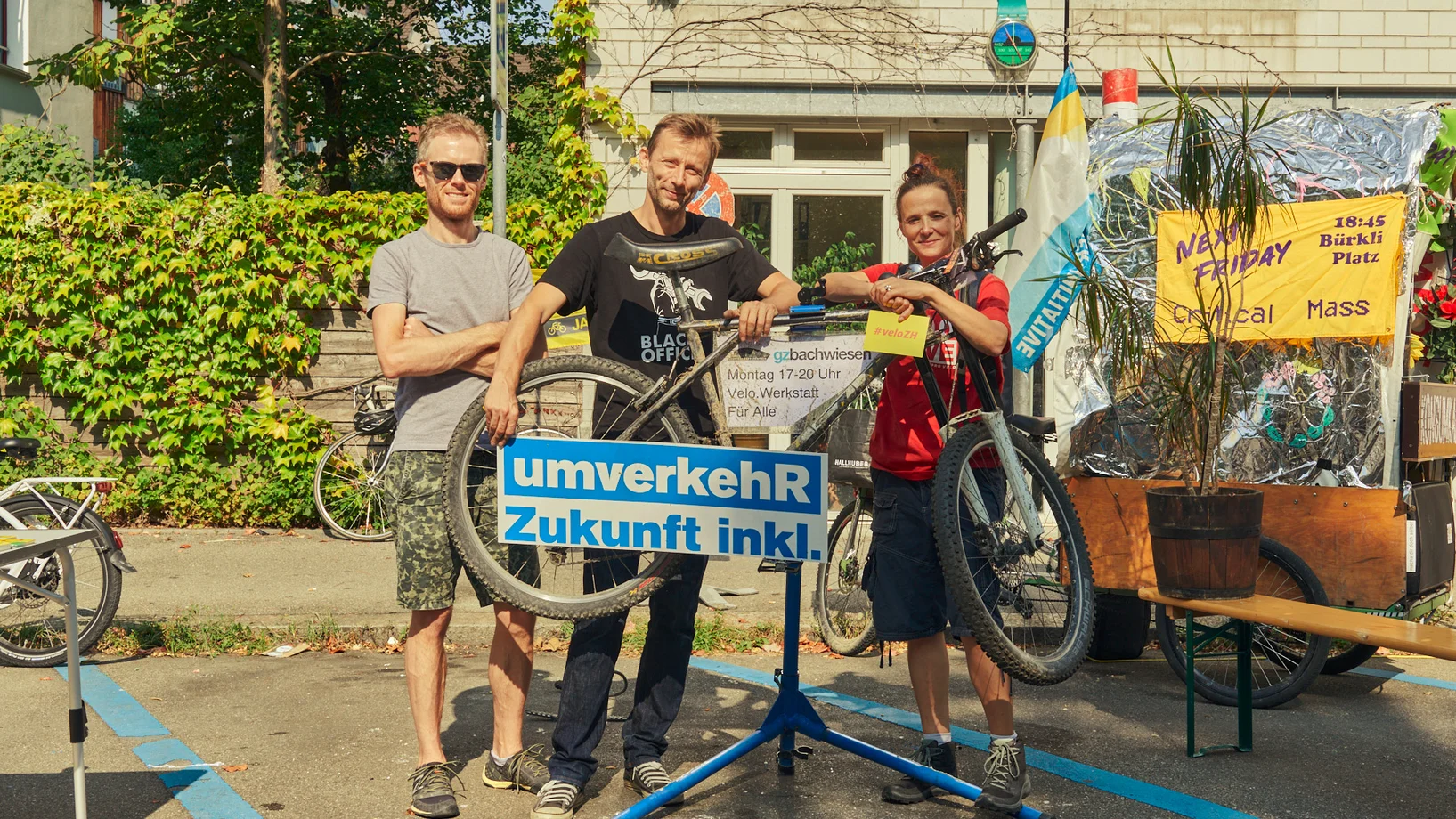 Velowerkstatt an der Hohlstrasse 86b von Pro Velo und GZ Bachwiesen am PARK(ing) Day 2020 in Zürich