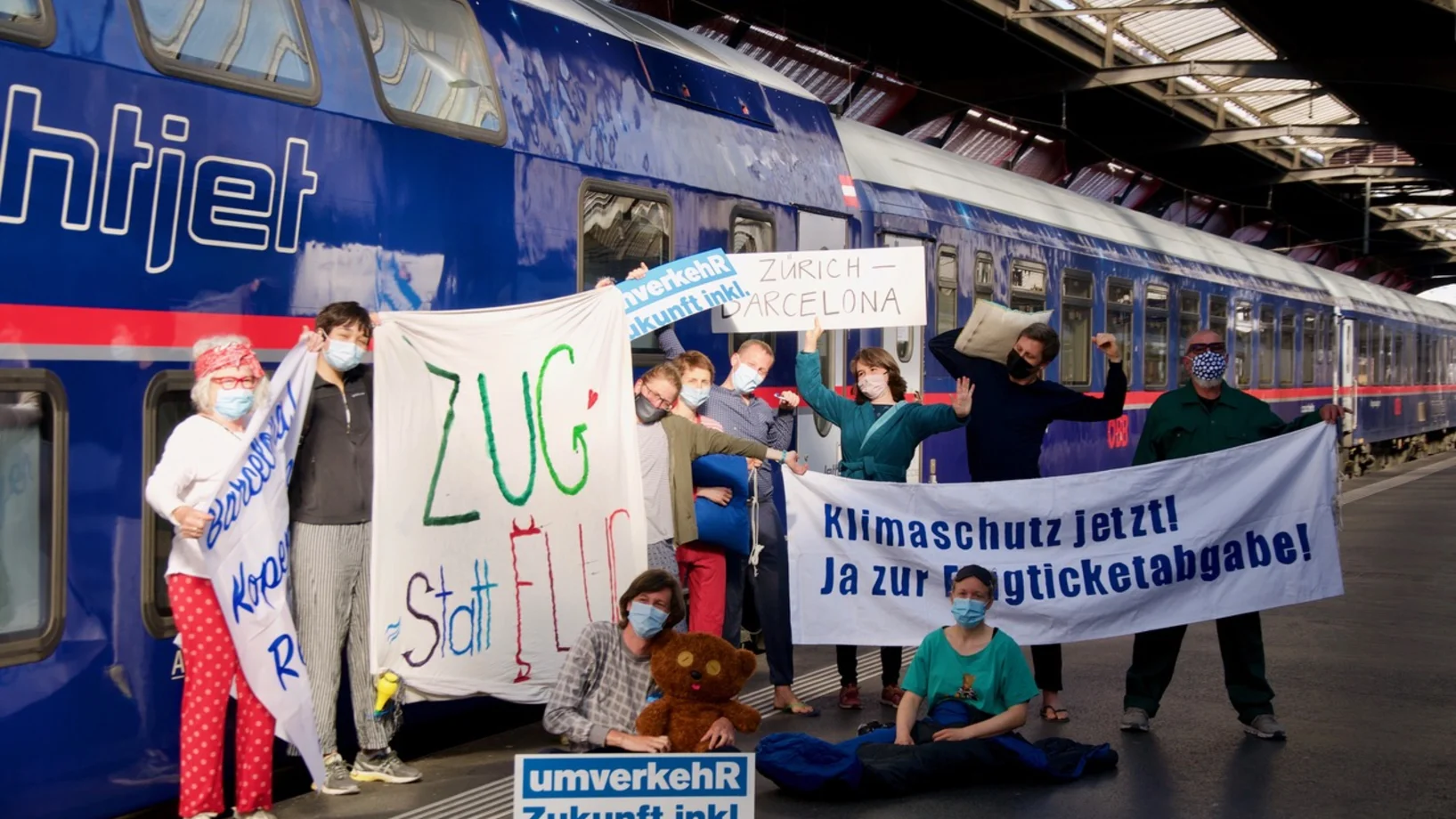 Nachtzugaktion am Hauptbahnhof Zürich - Ja zum Klimaschutz heisst Ja zum Nachtzug