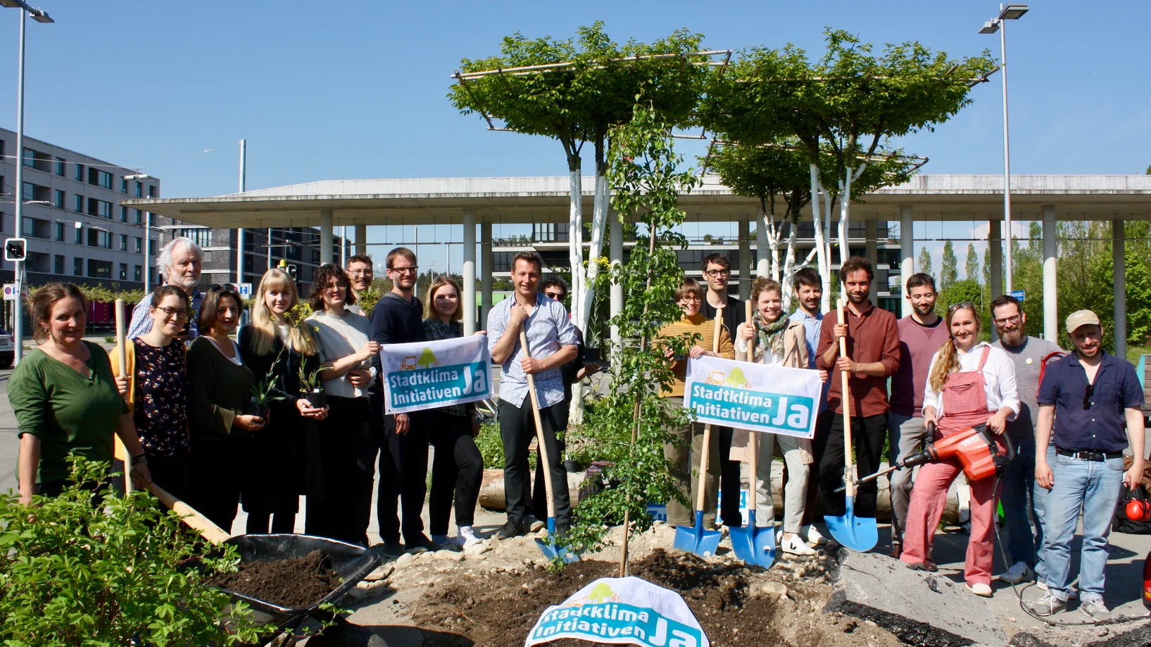 Entsiegelungsaktion anlässlich der Lancierung der Stadtklima-Initiative Bern