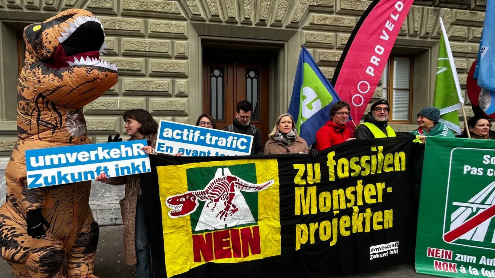 Einreichung der Unterschriften gegen den Autobahnwahn