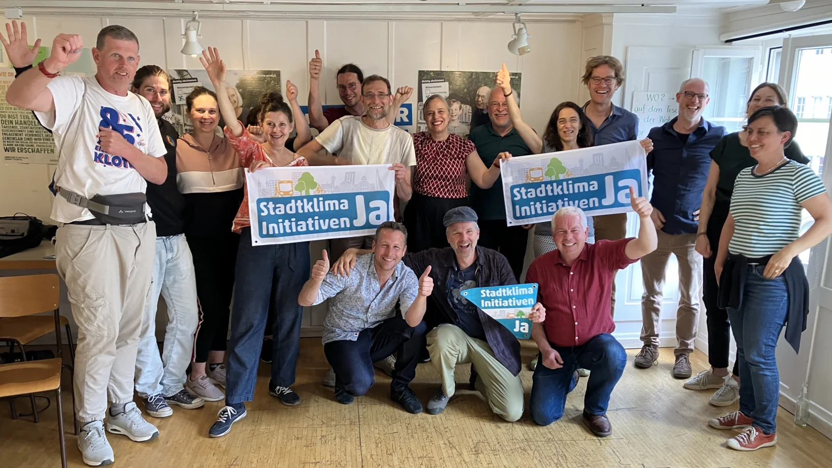 Das Komitee nach dem Abstimmungsresultat in Winterthur